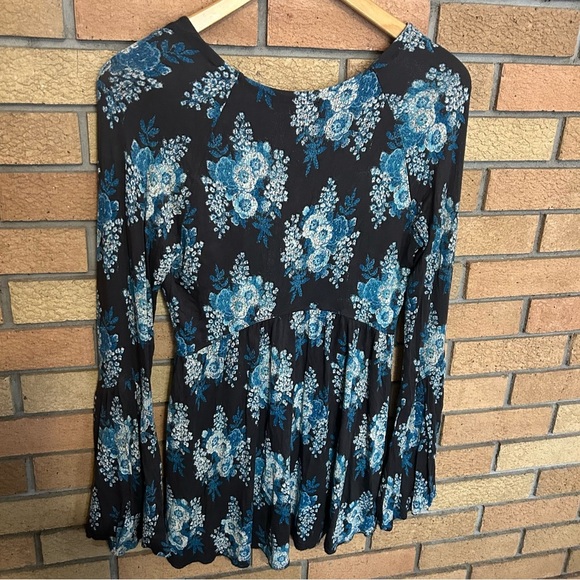 Free People Speak Easy Bell Sleeve Floral V Neck Tunic Top Women’s Size M - Picture 6 of 8